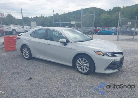 2022 Toyota Camry Le z USA, uszkodzony, nr VIN 4T1C11AK4NU018254